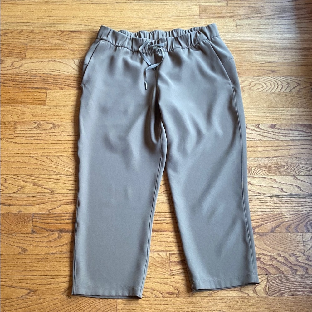 Lululemon On The Fly Crop *Woven 23" Frontier Size 12